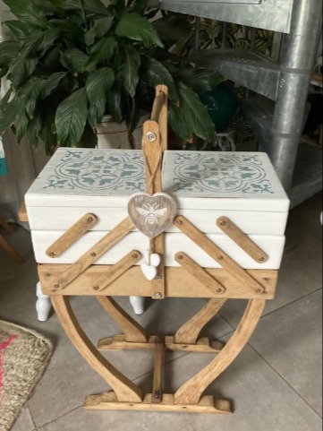 Travailleuse / panier à couture vintage pliant