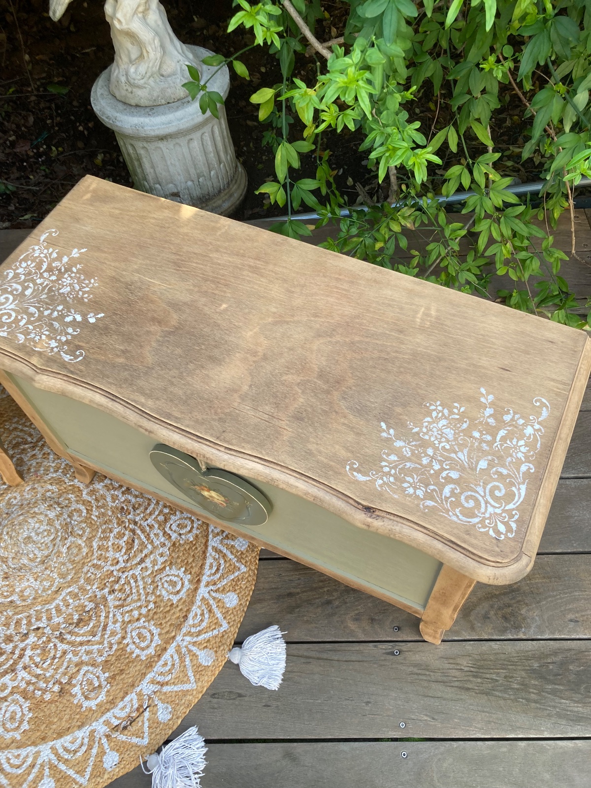 Coffre à jouets 🧸 vintage kaki bois/ coeur slave  meuble vintage relooke en bois massif