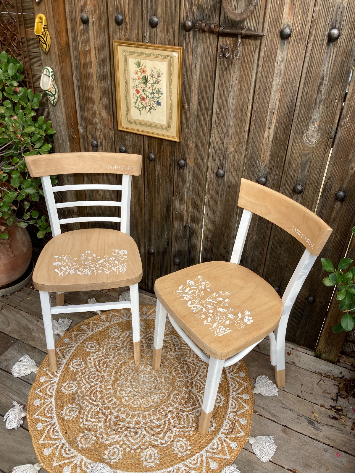 Lot de 2 chaises bistrot bohème blanc/fleurs  meuble vintage relooke style artisanal