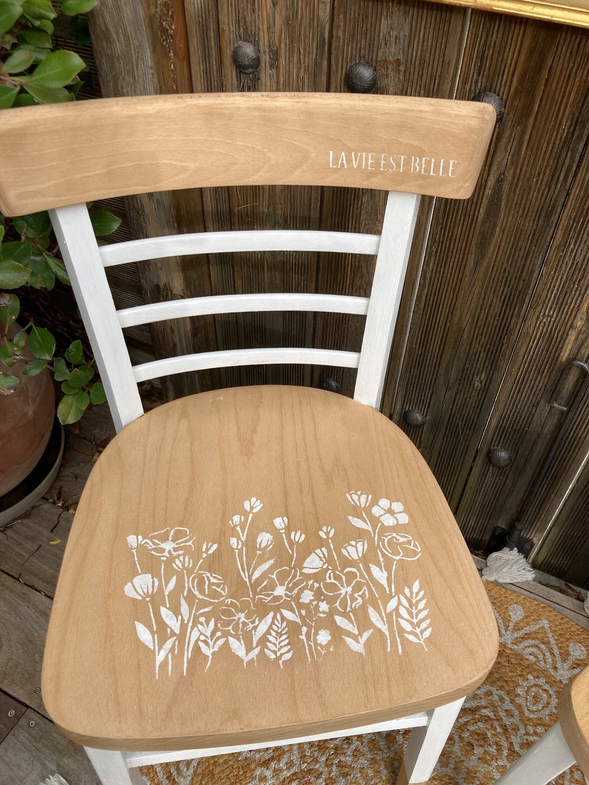 Lot de 2 chaises bistrot bohème blanc/fleurs  meuble vintage relooke en bois massif