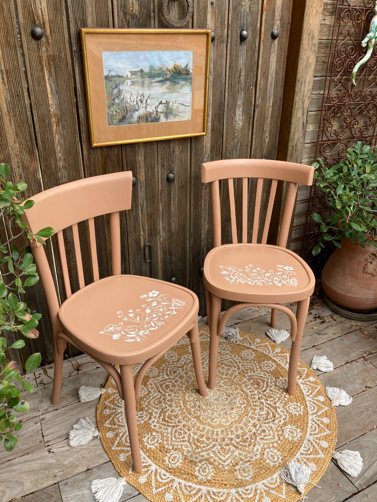 Lot de 2 chaises bistrot bohème terracotta / fleurs  meuble vintage relooke en bois massif