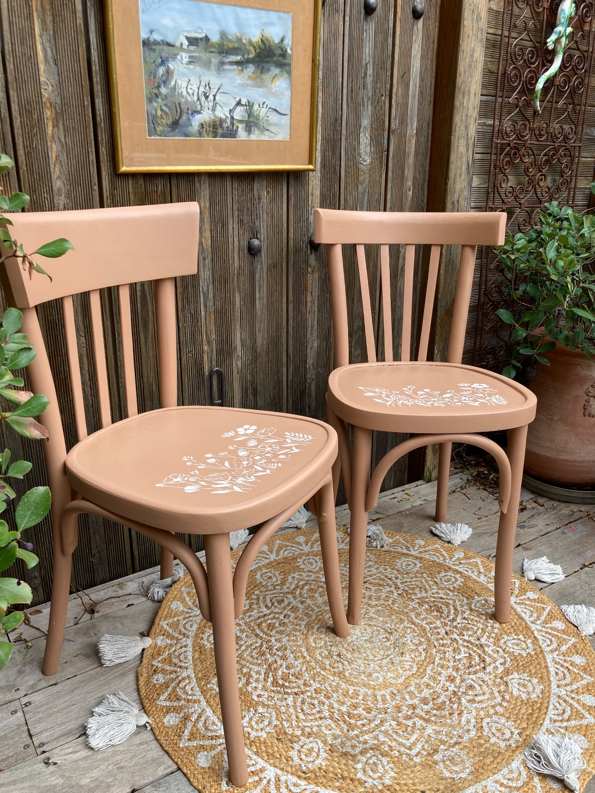 Lot de 2 chaises bistrot bohème terracotta / fleurs  meuble vintage relooke en bois massif