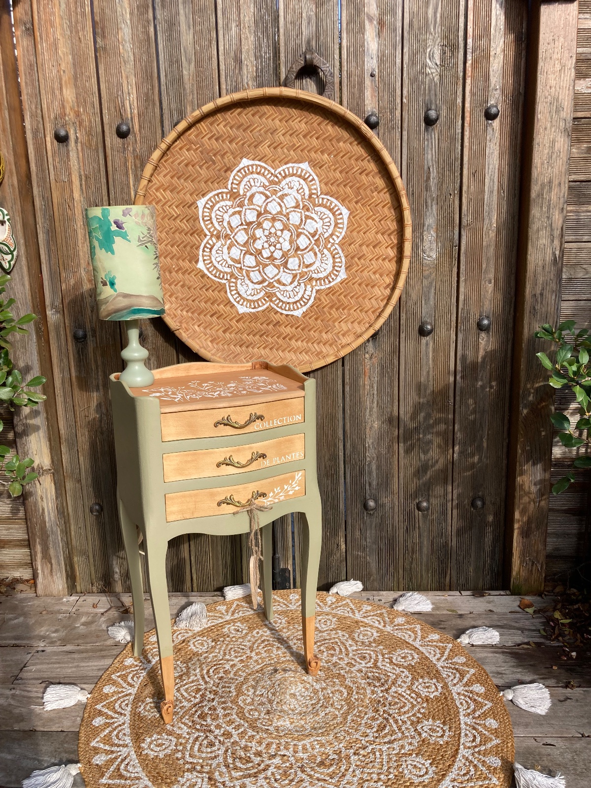 Chevet bohème ou Gueridon kaki/ fleurs  meuble vintage relooke style artisanal