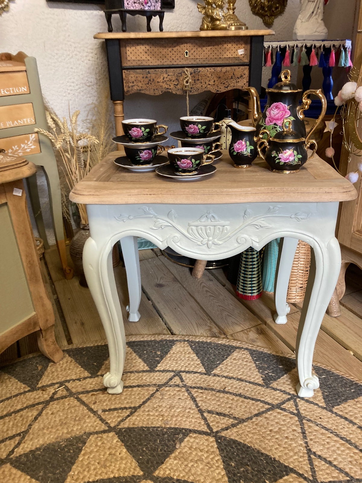 Service à café vintage rare porcelaine noire à fleurs  meuble vintage relooke en bois massif
