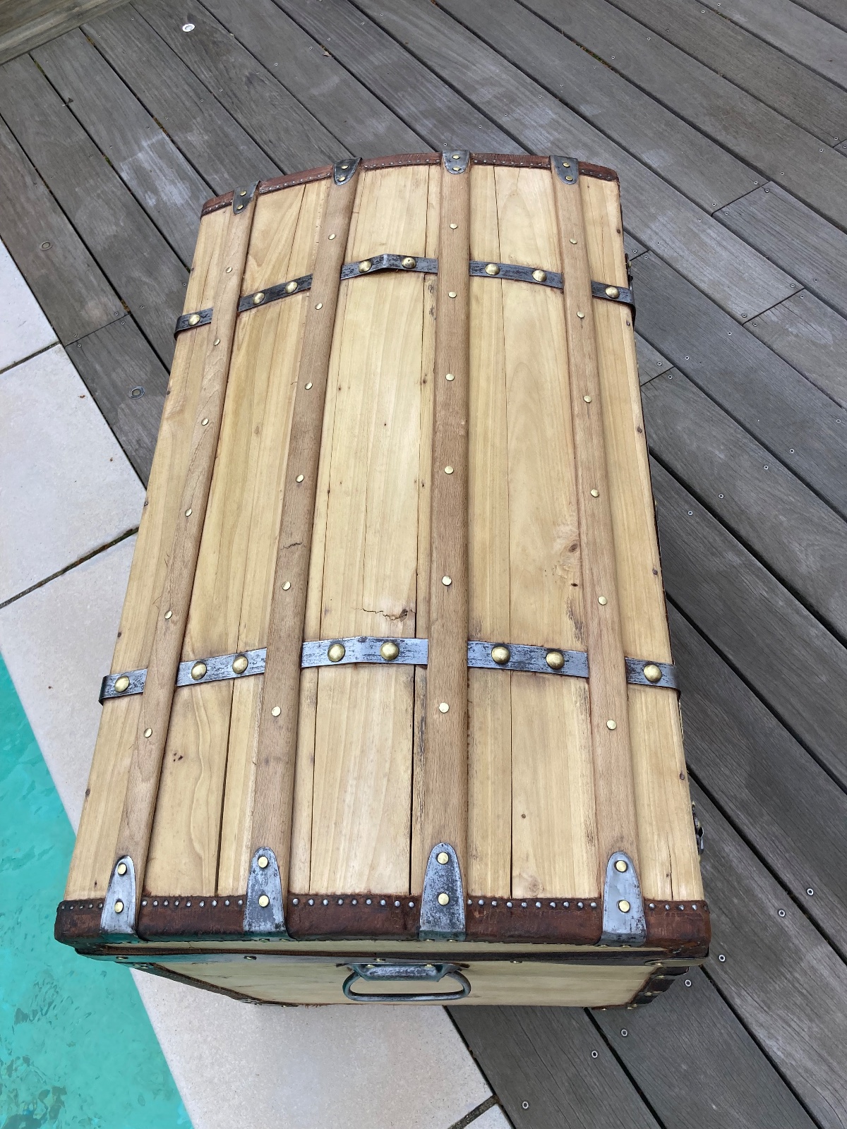 Malle ancienne cuir/ laiton top qualité  meuble vintage relooke en bois massif