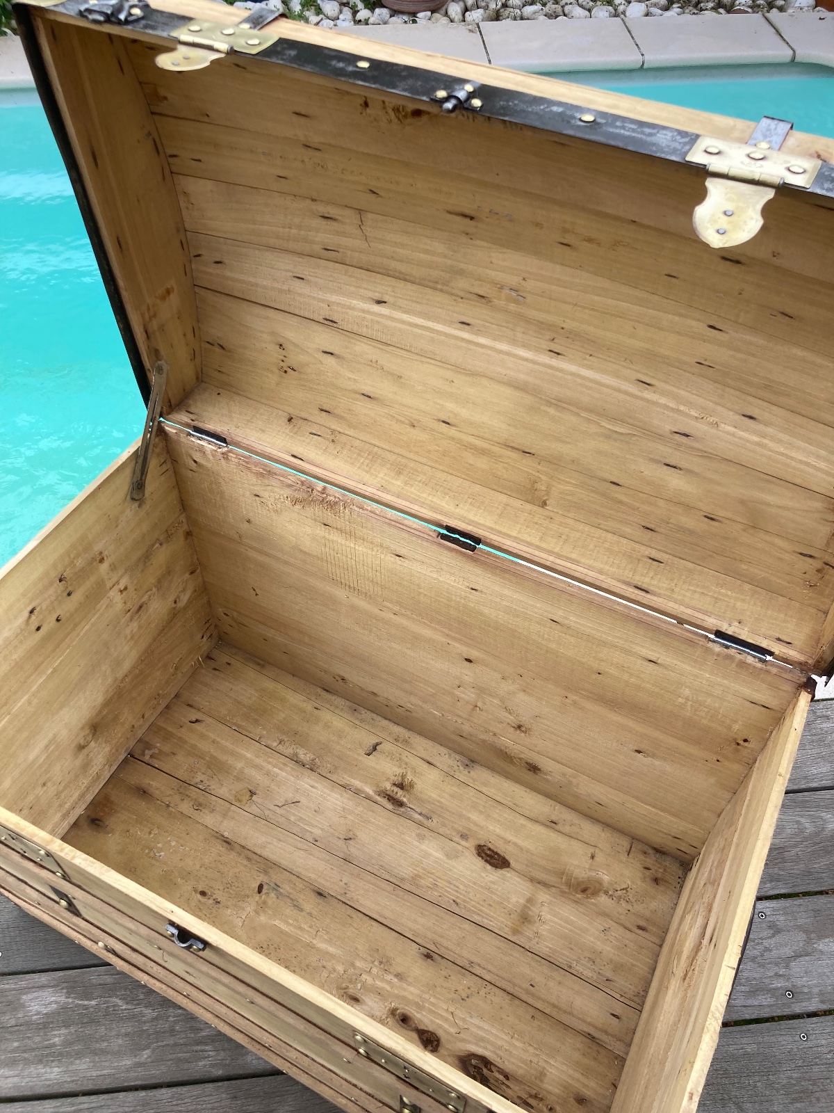 Malle ancienne cuir/ laiton top qualité  meuble vintage relooke en bois massif