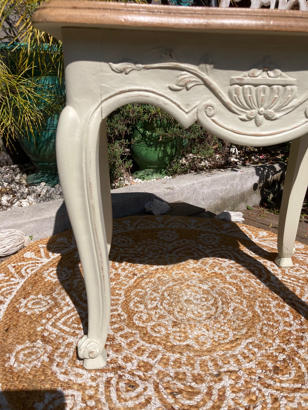 Gueridon ou Table appoint provençale relookee SHABBY CHIC  meuble vintage relooke en bois massif
