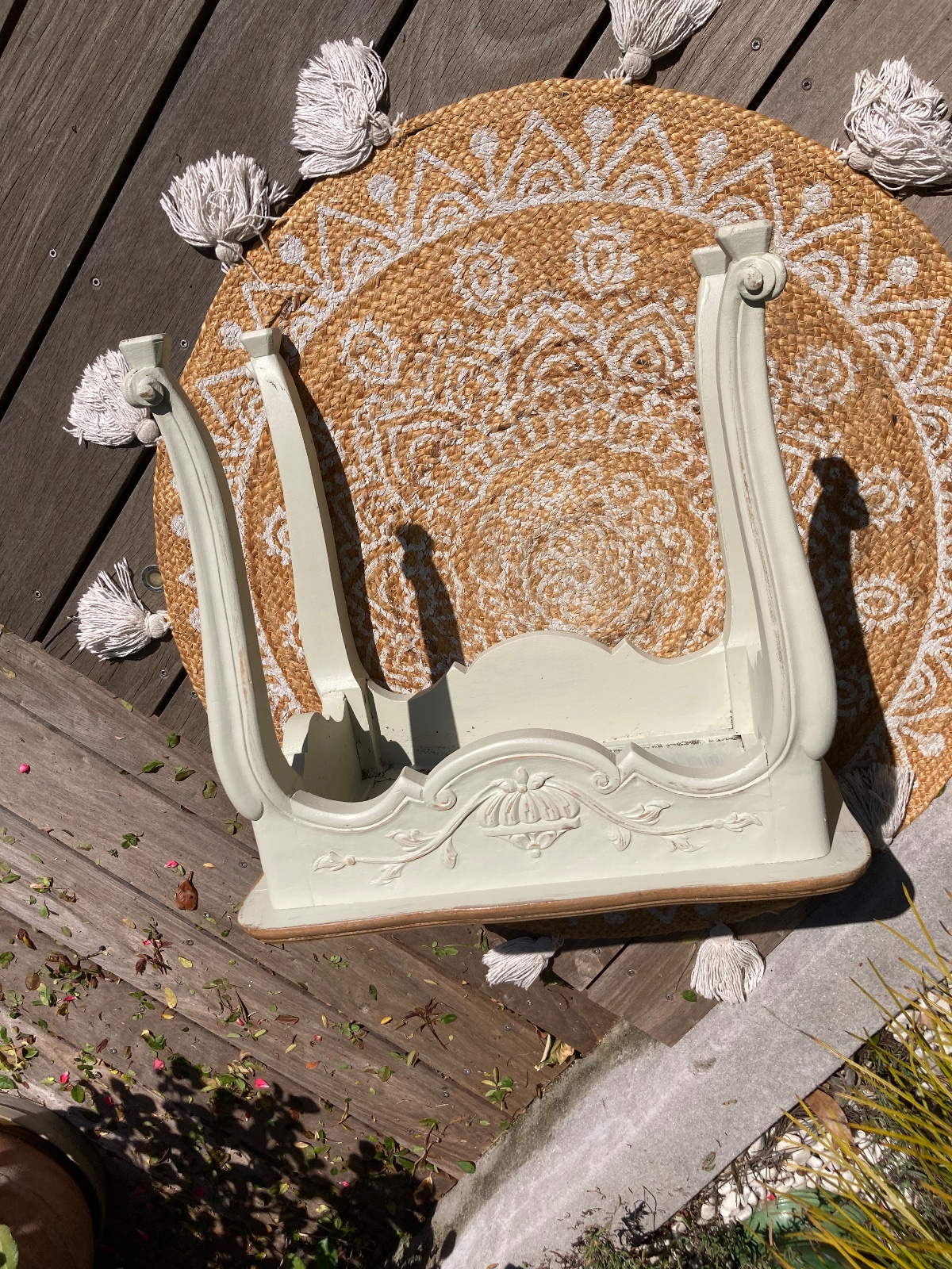Gueridon ou Table appoint provençale relookee SHABBY CHIC  meuble vintage relooke en bois massif