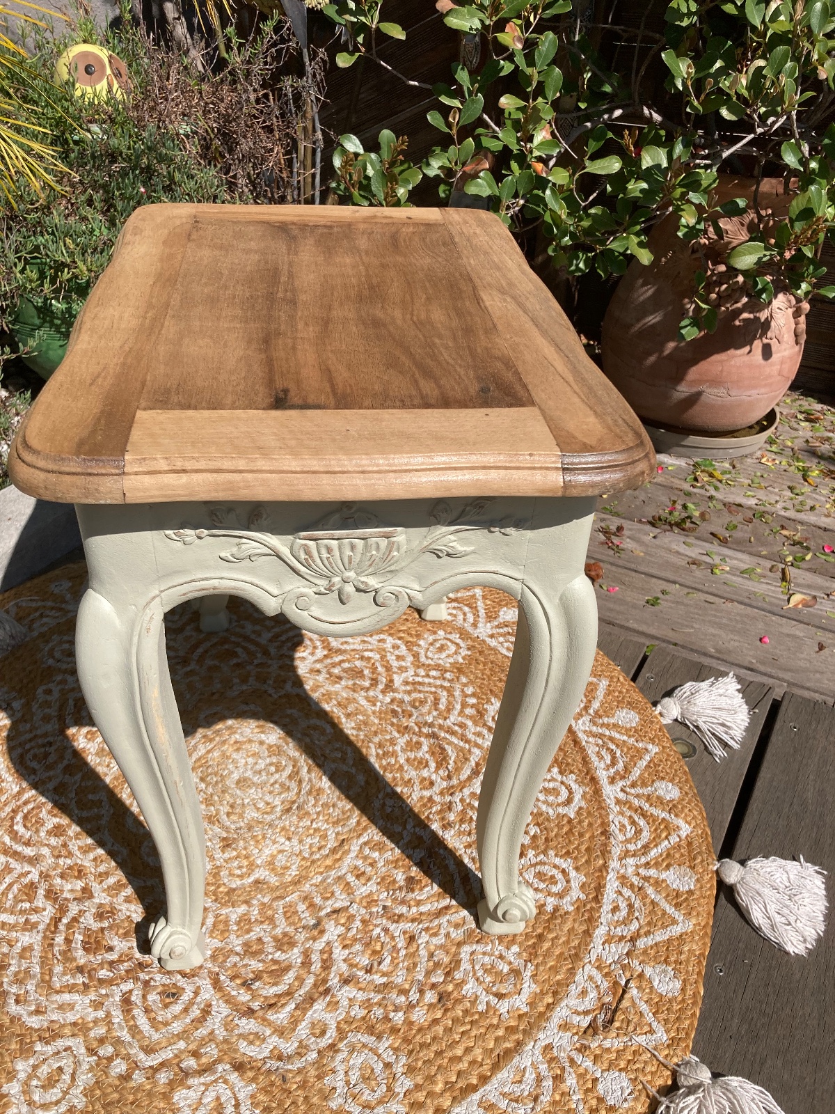 Gueridon ou Table appoint provençale relookee SHABBY CHIC  meuble vintage relooke en bois massif