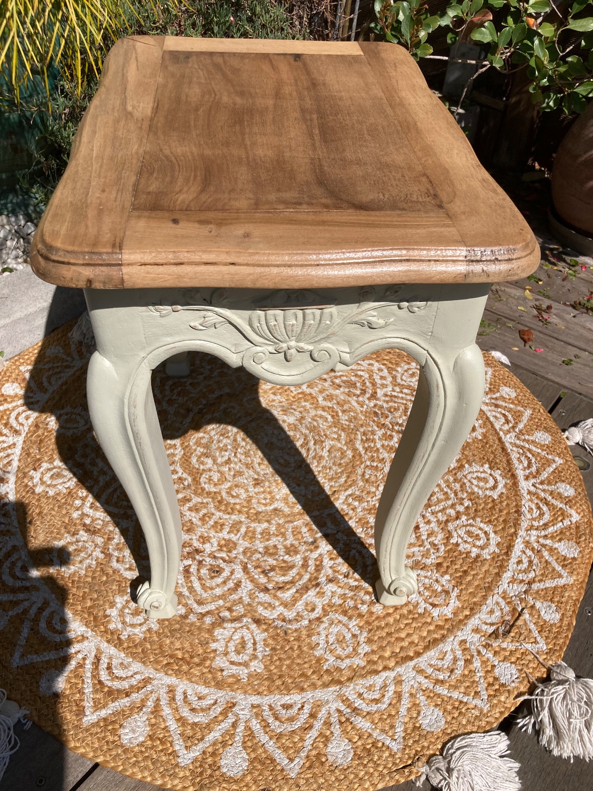 Gueridon ou Table appoint provençale relookee SHABBY CHIC  meuble vintage relooke en bois massif