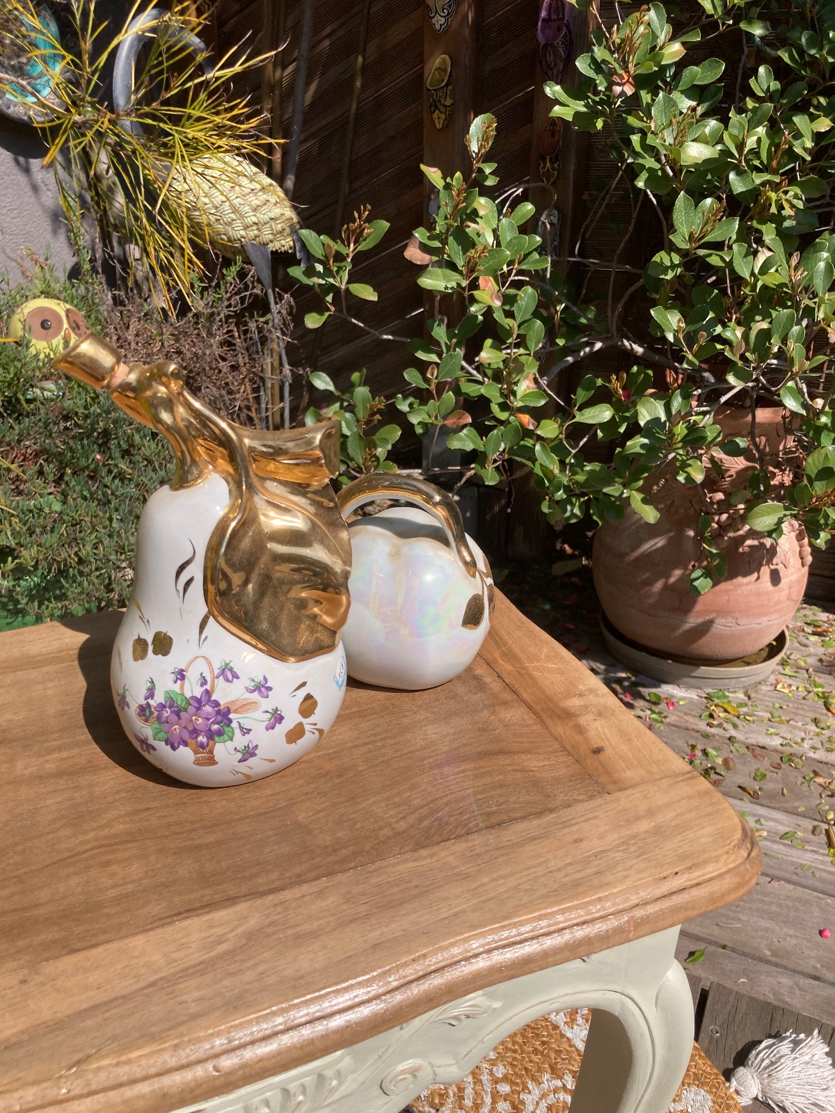 Gueridon ou Table appoint provençale relookee SHABBY CHIC  meuble vintage relooke en bois massif