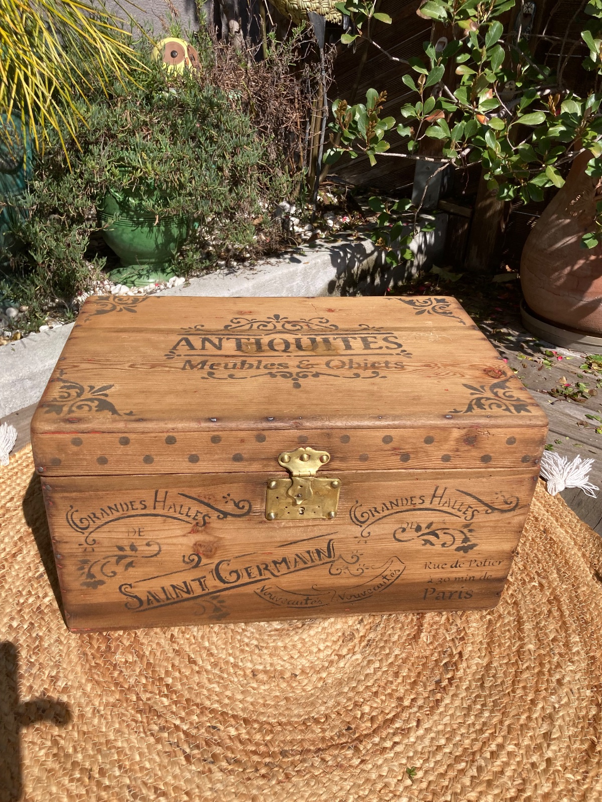 Joli coffre sapin relooke rétro/idée urne mariage  meuble vintage relooke style artisanal