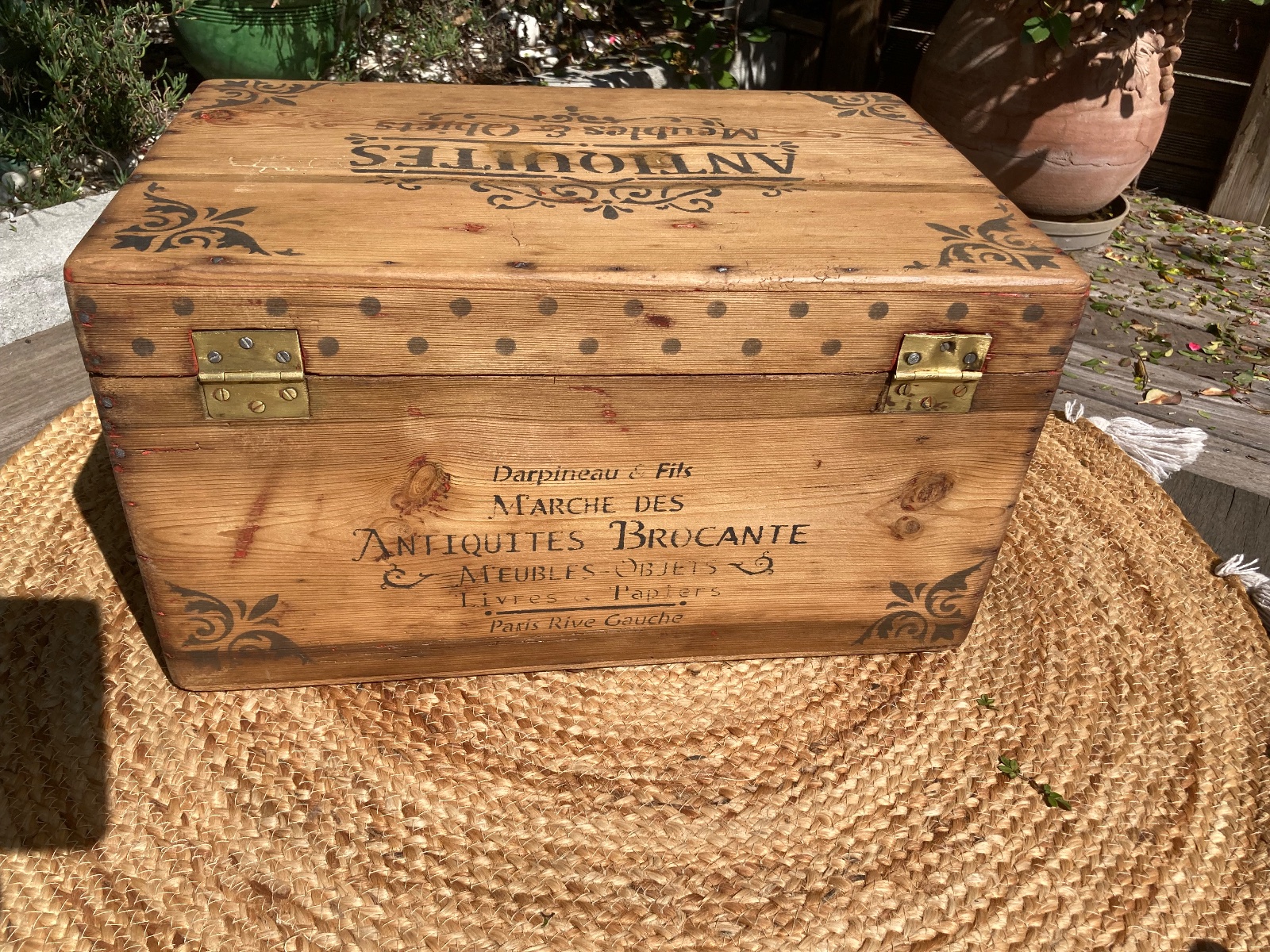 Joli coffre sapin relooke rétro/idée urne mariage  meuble vintage relooke en bois massif