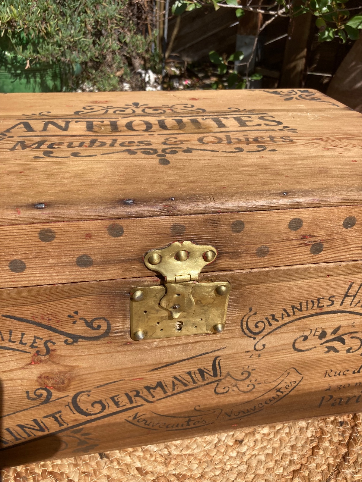 Joli coffre sapin relooke rétro/idée urne mariage  meuble vintage relooke en bois massif
