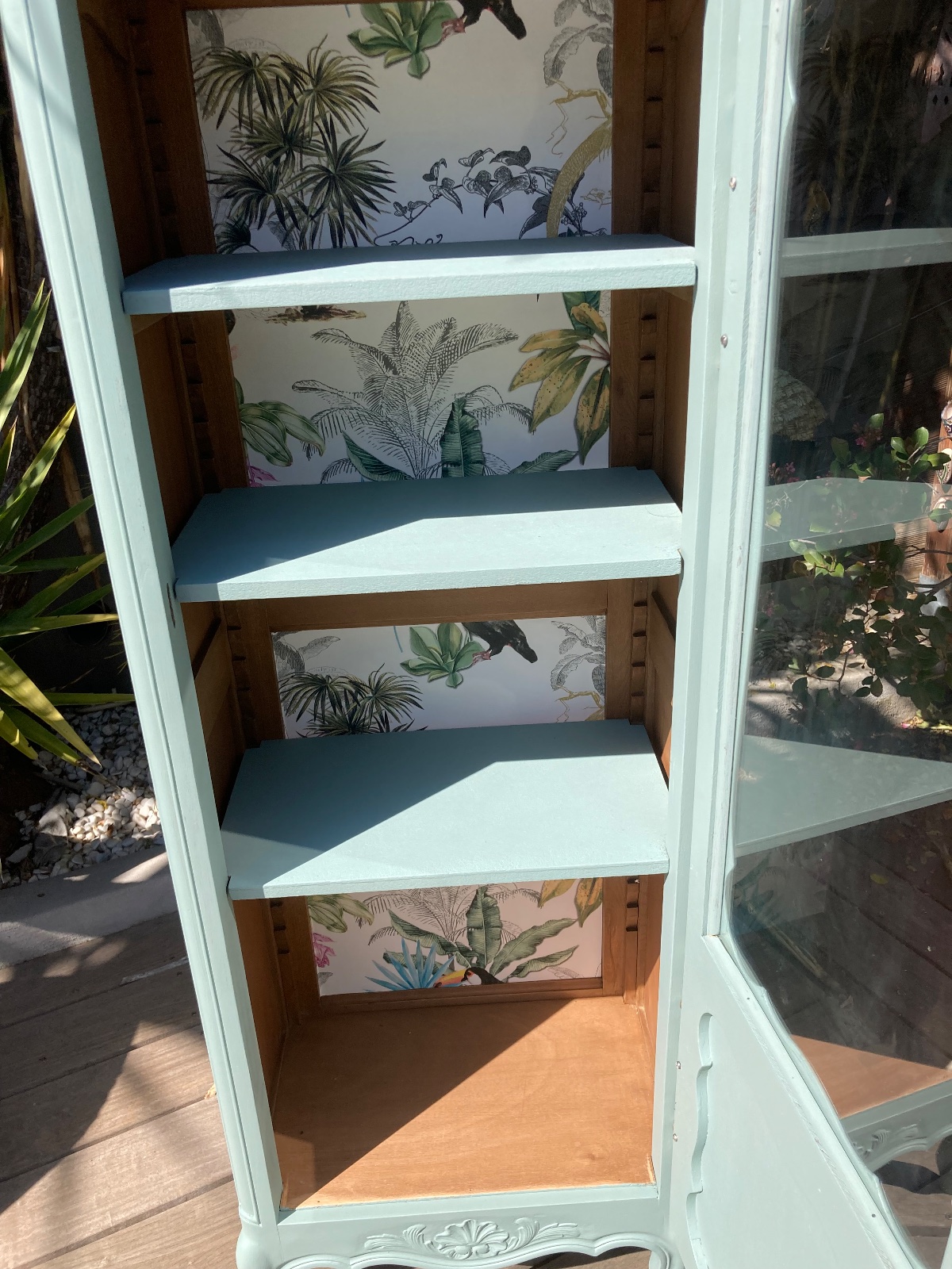 Petite armoire vitrine noyer relookee Boheme  meuble vintage relooke en bois massif