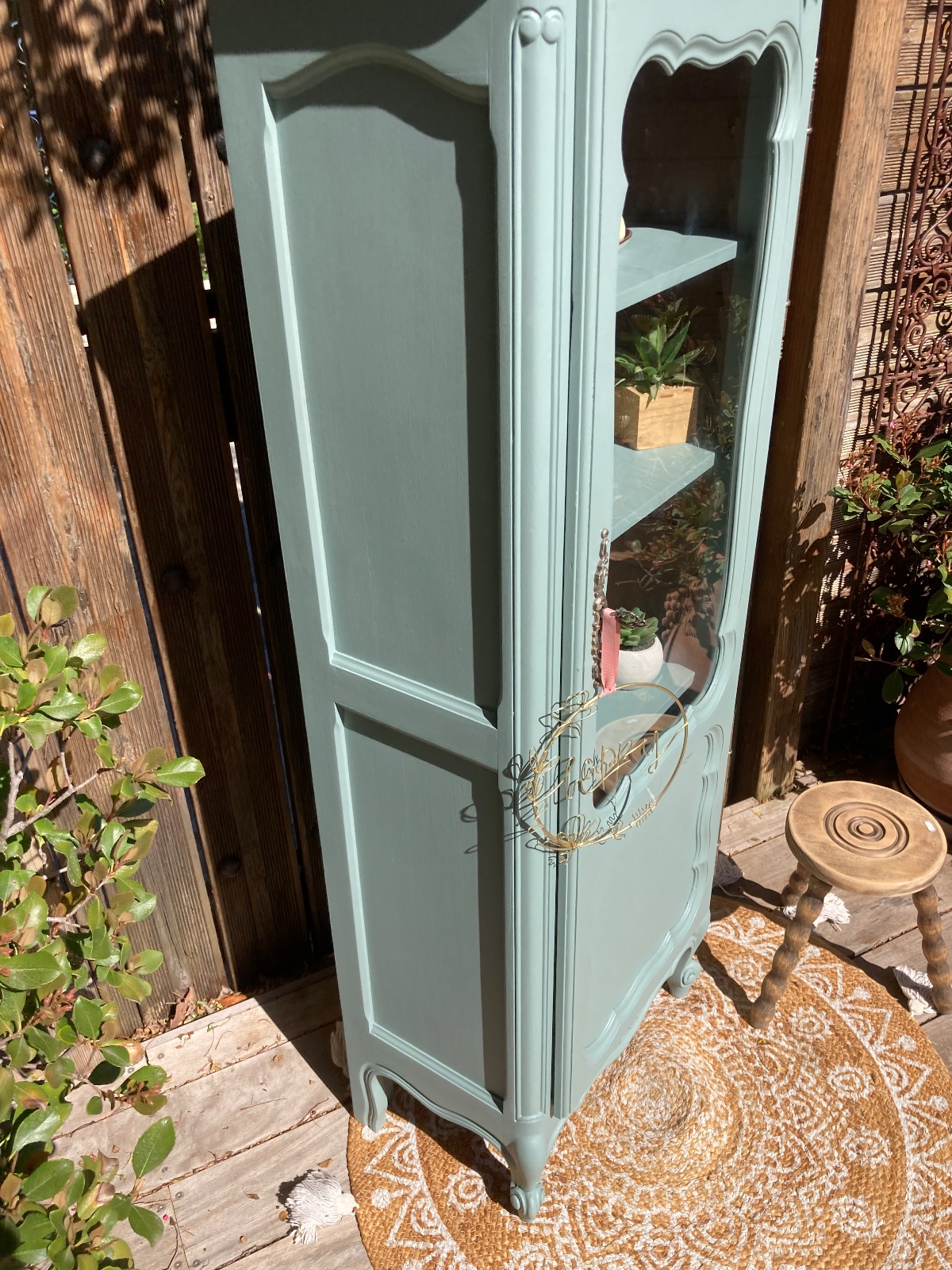 Petite armoire vitrine noyer relookee Boheme  meuble vintage relooke en bois massif