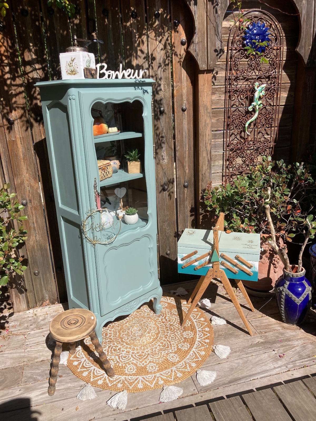 Petite armoire vitrine noyer relookee Boheme  meuble vintage relooke en bois massif