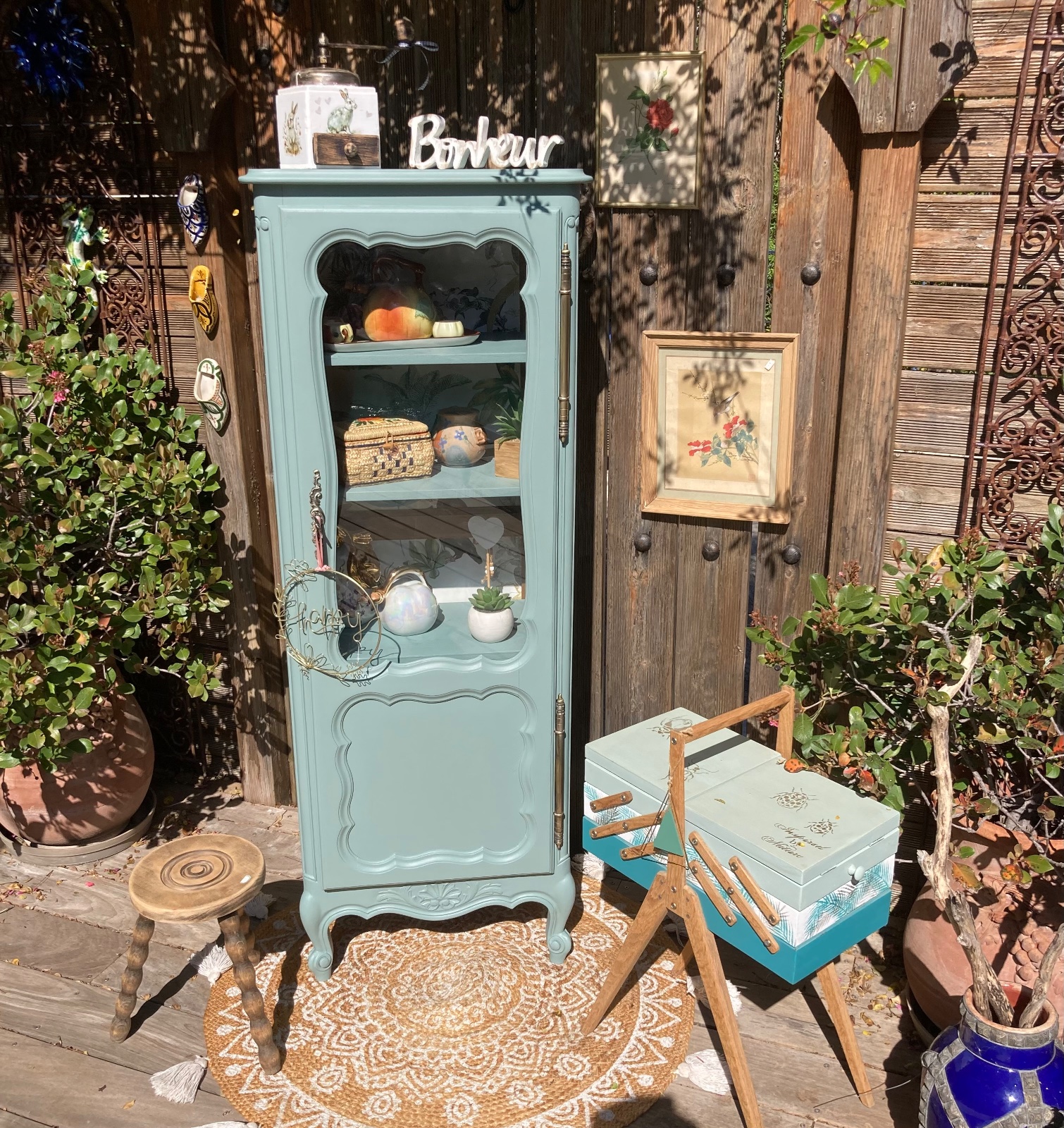 Petite armoire vitrine noyer relookee Boheme  meuble vintage relooke en bois massif