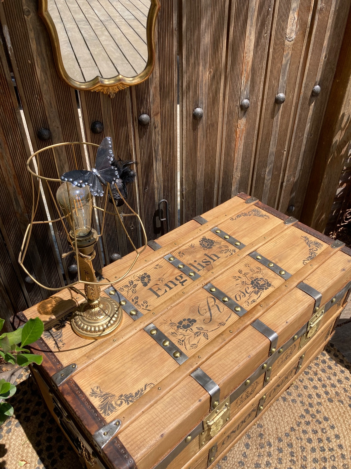 Malle ancienne laiton relookee ENGLISH ROSE  meuble vintage relooke en bois massif
