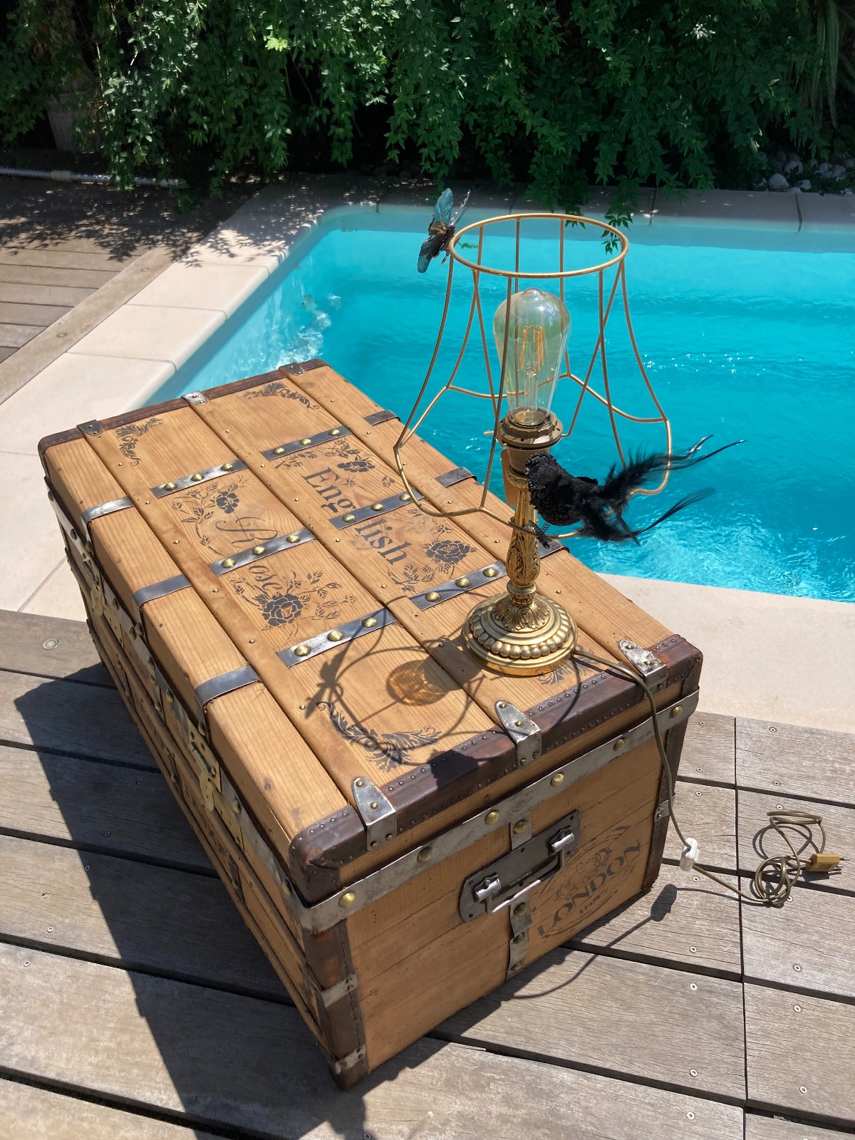 Malle ancienne laiton relookee ENGLISH ROSE  meuble vintage relooke en bois massif