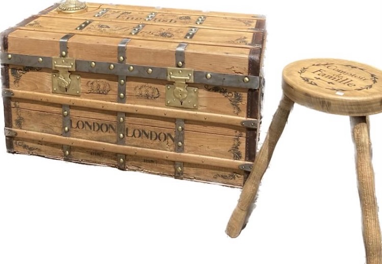 Malle ancienne laiton relookee ENGLISH ROSE  meuble vintage relooke en bois massif