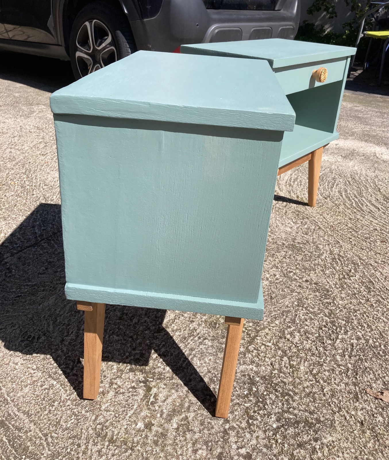 Duo de chevets vintage pieds compas vert/ boutons rotin  meuble vintage relooke en bois massif