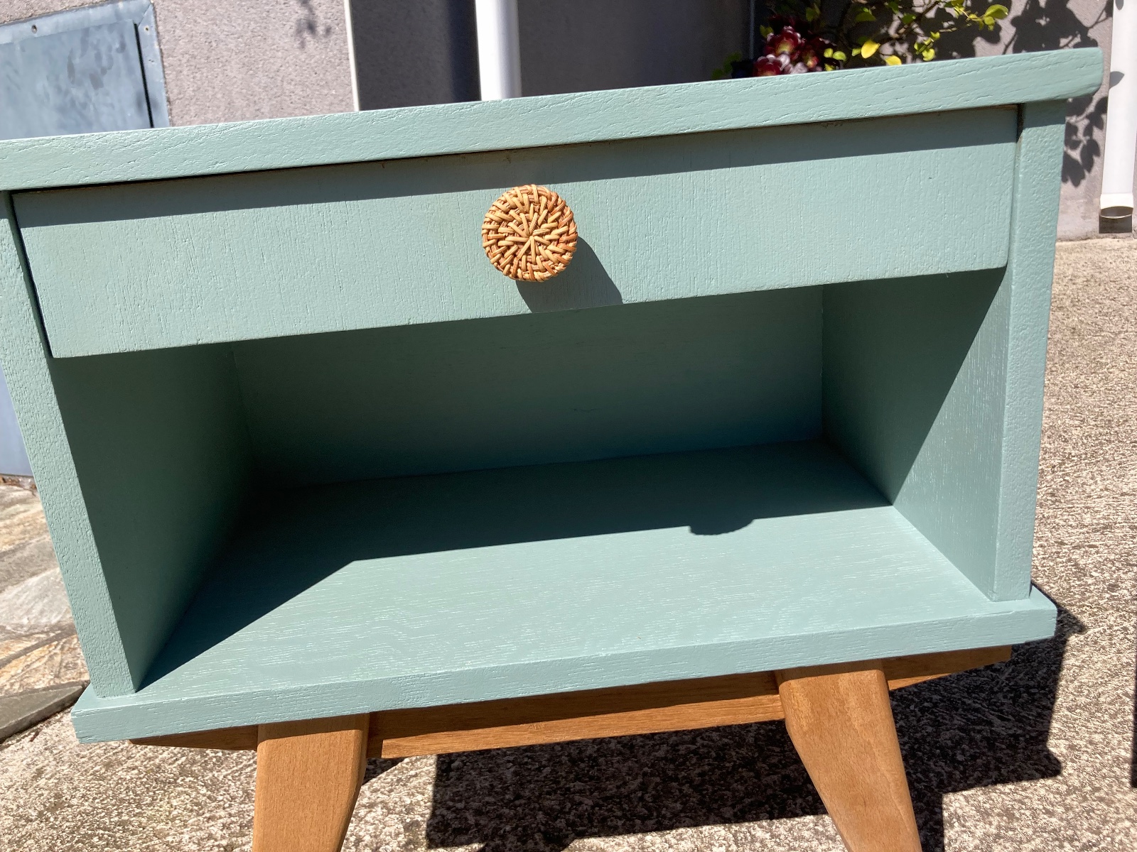 Duo de chevets vintage pieds compas vert/ boutons rotin  meuble vintage relooke en bois massif