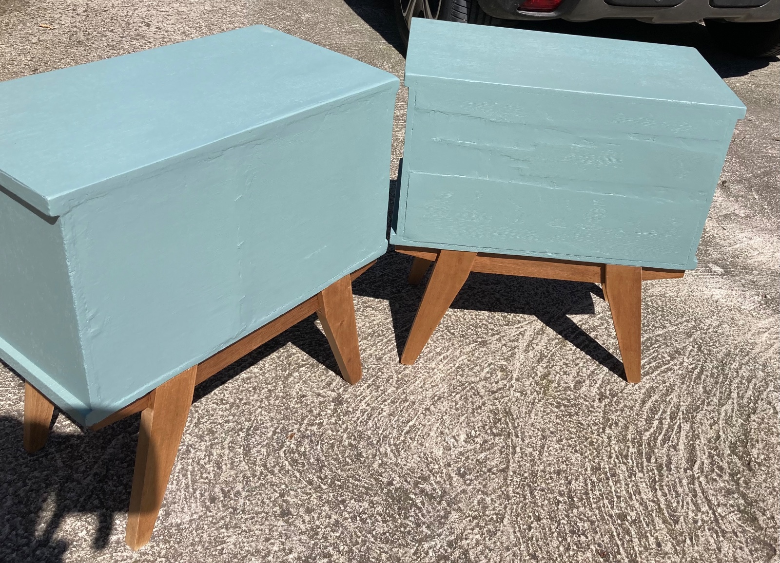 Duo de chevets vintage pieds compas vert/ boutons rotin  meuble vintage relooke en bois massif