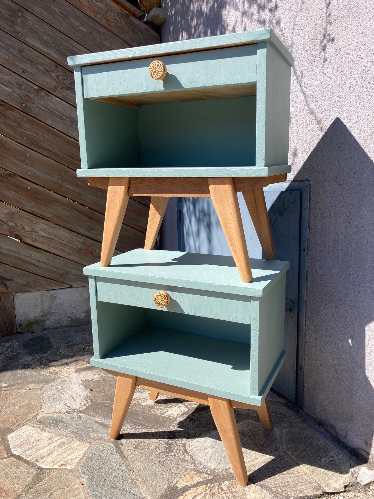 Duo de chevets vintage pieds compas vert/ boutons rotin  meuble vintage relooke en bois massif